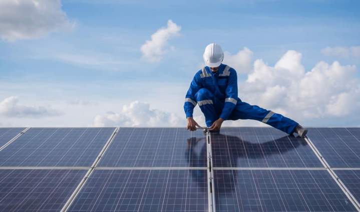 Installation of commercial solar panels in Quebec