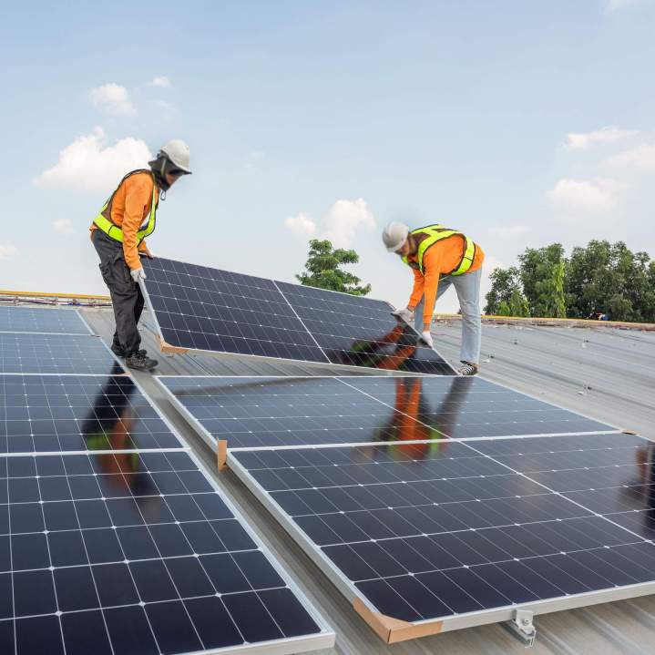 Pose de système solaire usine Québec