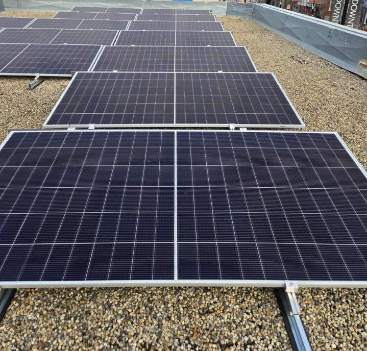 Installation of solar panels in Quebec
