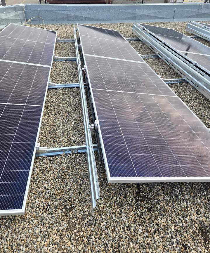 Installation of commercial solar panels in Quebec