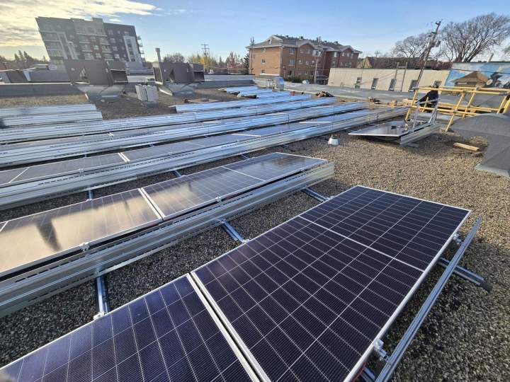 Commercial solar installation service Quebec
